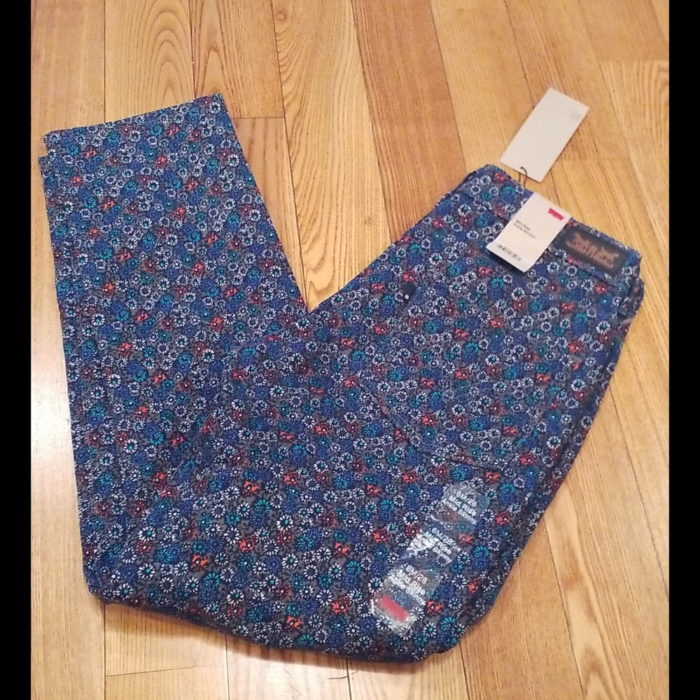 📓📓📓WOMENS LEVIS ANKLE SKINNY JEANS SIZE 6M/28 ..
